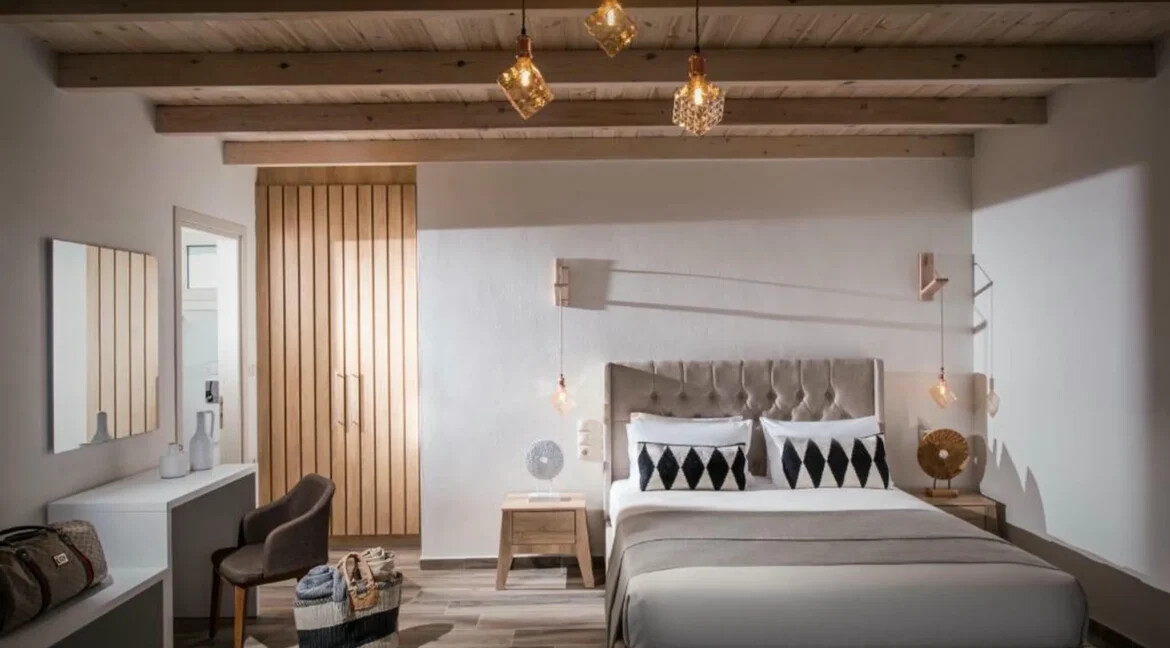 Apartments and Store by the Sea in Crete for Sale 4