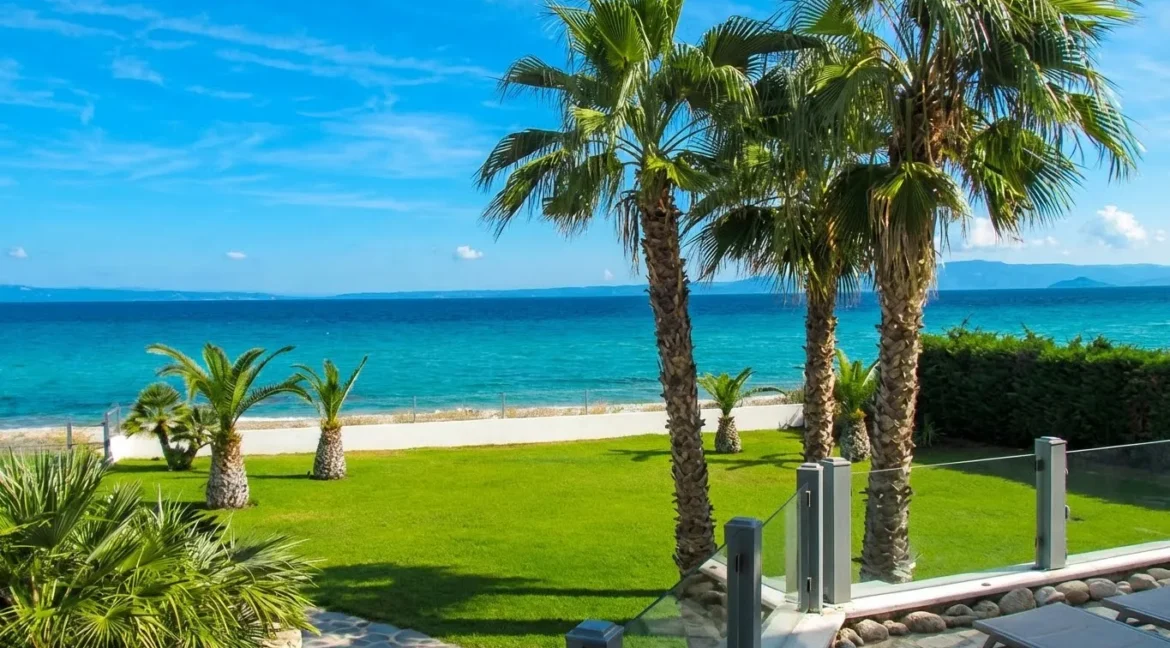 Beachfront Luxury Estate in Chalkidiki, Luxury Villa in Chanioti 1