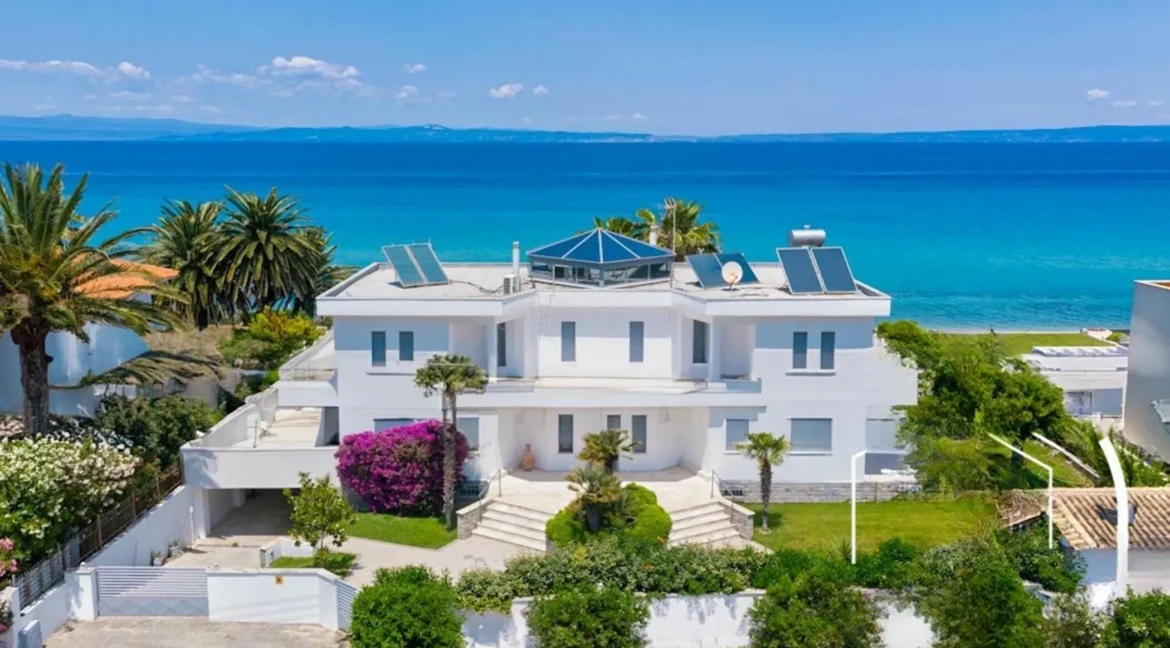 Beachfront Luxury Estate in Chalkidiki, Luxury Villa in Chanioti 19