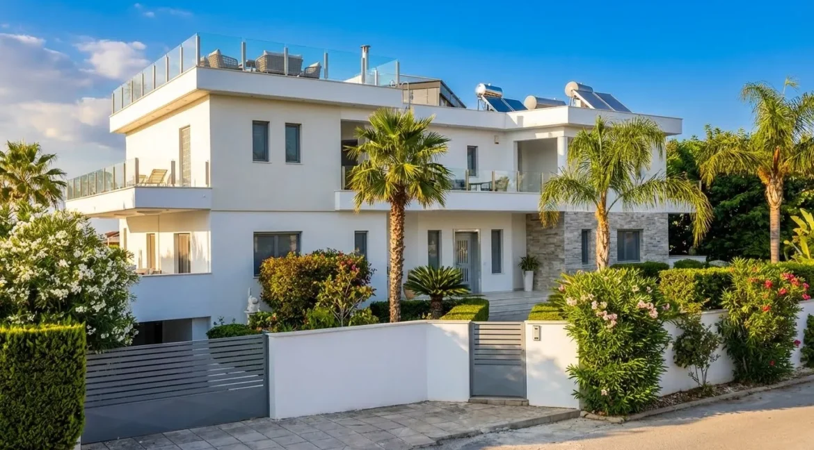 Beachfront Luxury Estate in Chalkidiki, Luxury Villa in Chanioti 2