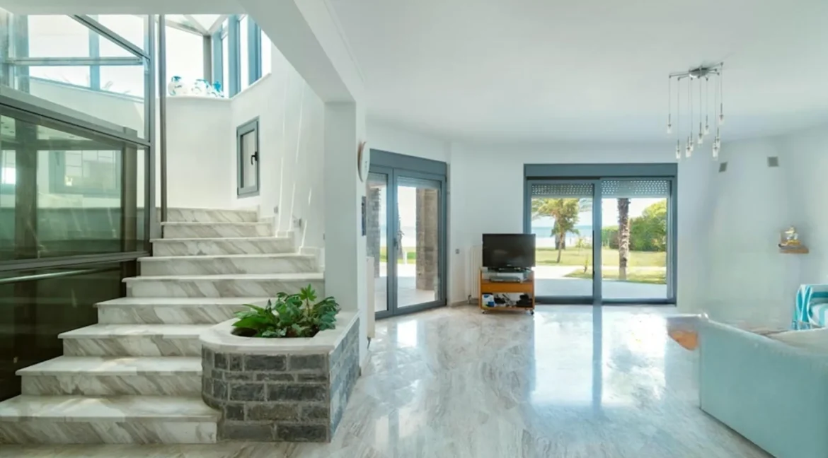 Beachfront Luxury Estate in Chalkidiki, Luxury Villa in Chanioti 3