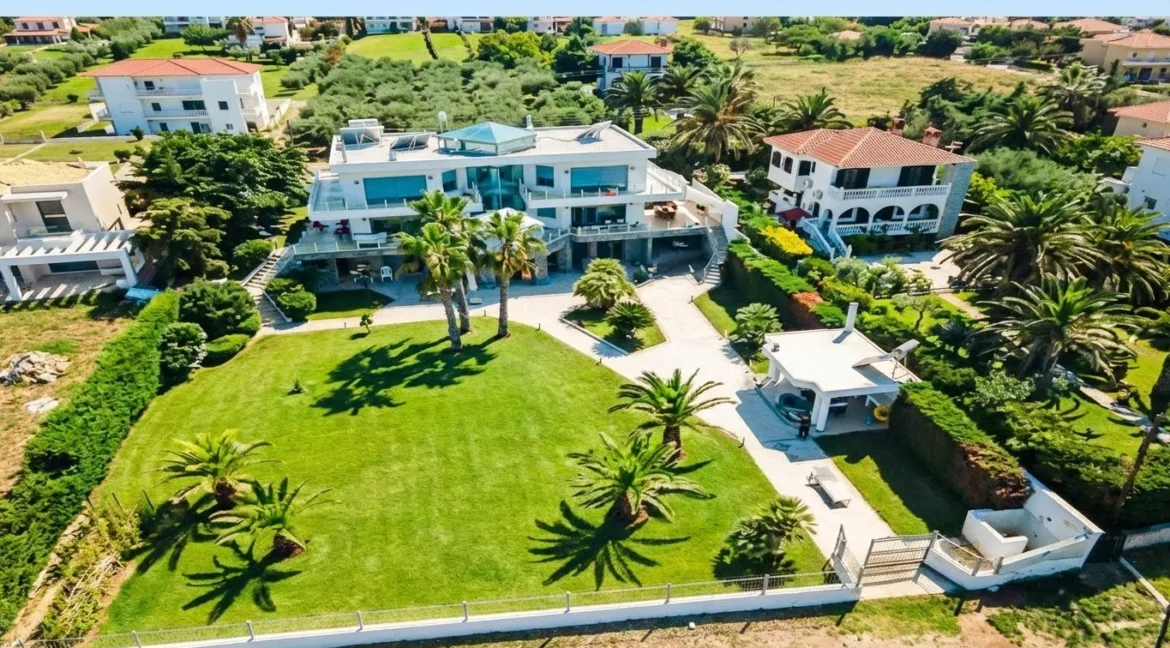 Beachfront Luxury Estate in Chalkidiki, Luxury Villa in Chanioti 3