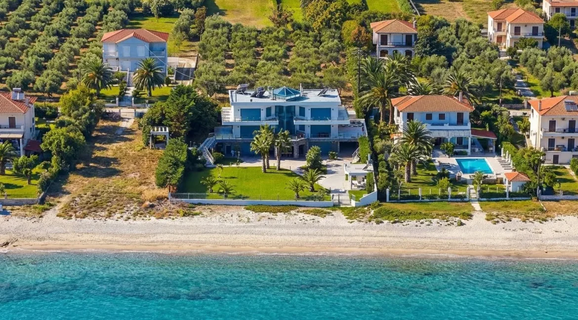 Beachfront Luxury Estate in Chalkidiki, Luxury Villa in Chanioti 6