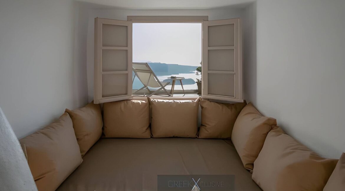 Luxurious Villa for Sale in Santorini, Fira 1