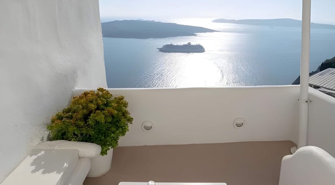 Luxurious Villa for Sale in Santorini, Fira 1