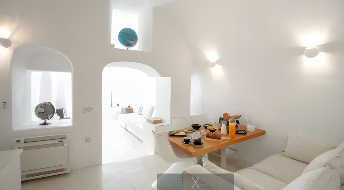 Luxurious Villa for Sale in Santorini, Fira 1