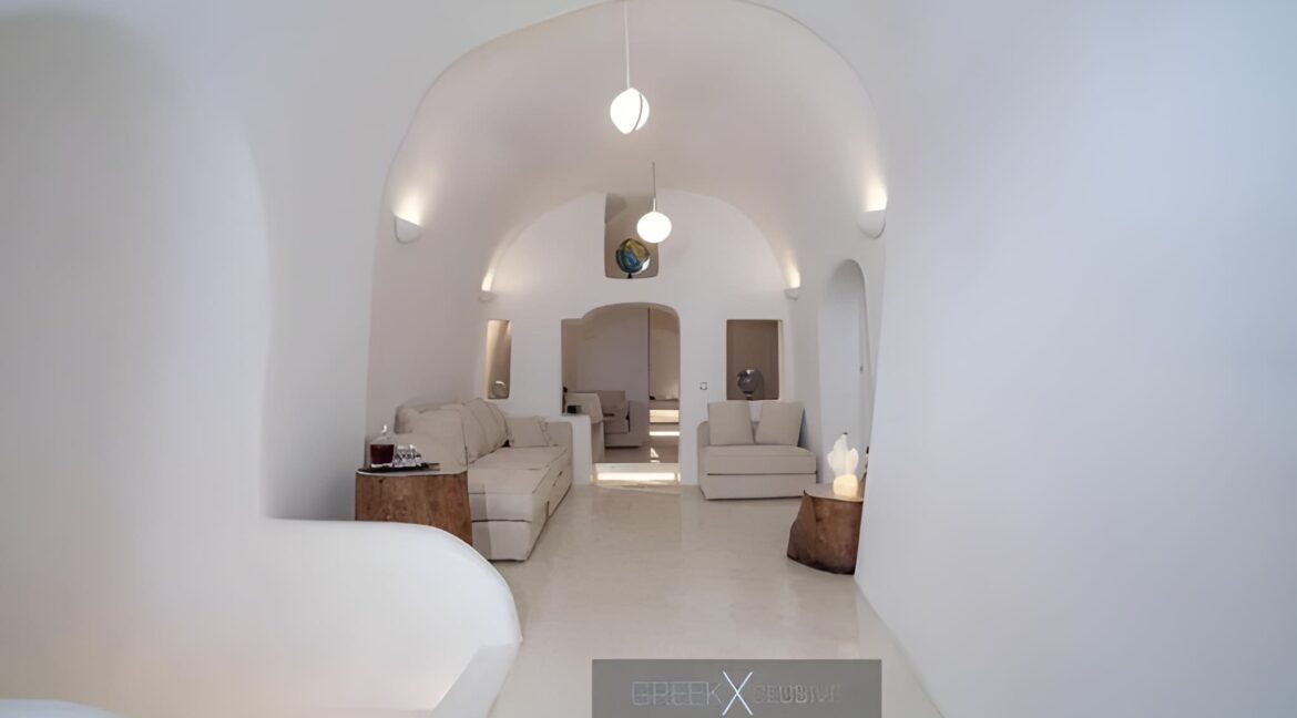Luxurious Villa for Sale in Santorini, Fira 1