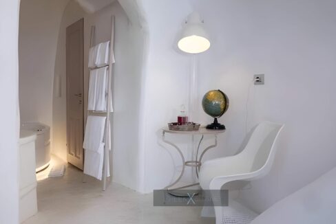 Luxurious Villa for Sale in Santorini, Fira 10