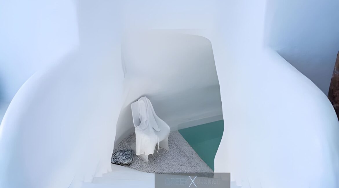 Luxurious Villa for Sale in Santorini, Fira 10