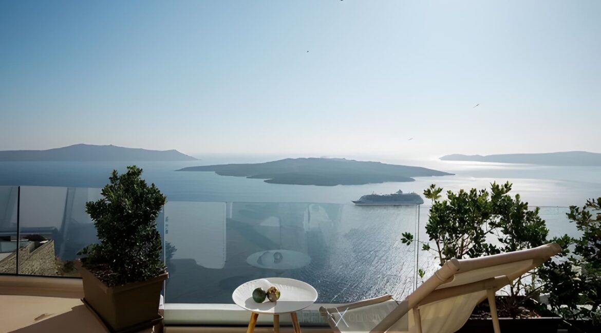 Luxurious Villa for Sale in Santorini, Fira 2