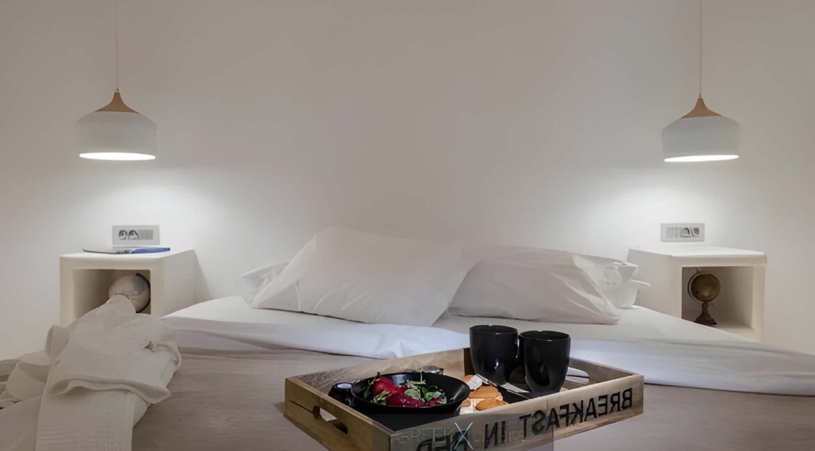 Luxurious Villa for Sale in Santorini, Fira 2