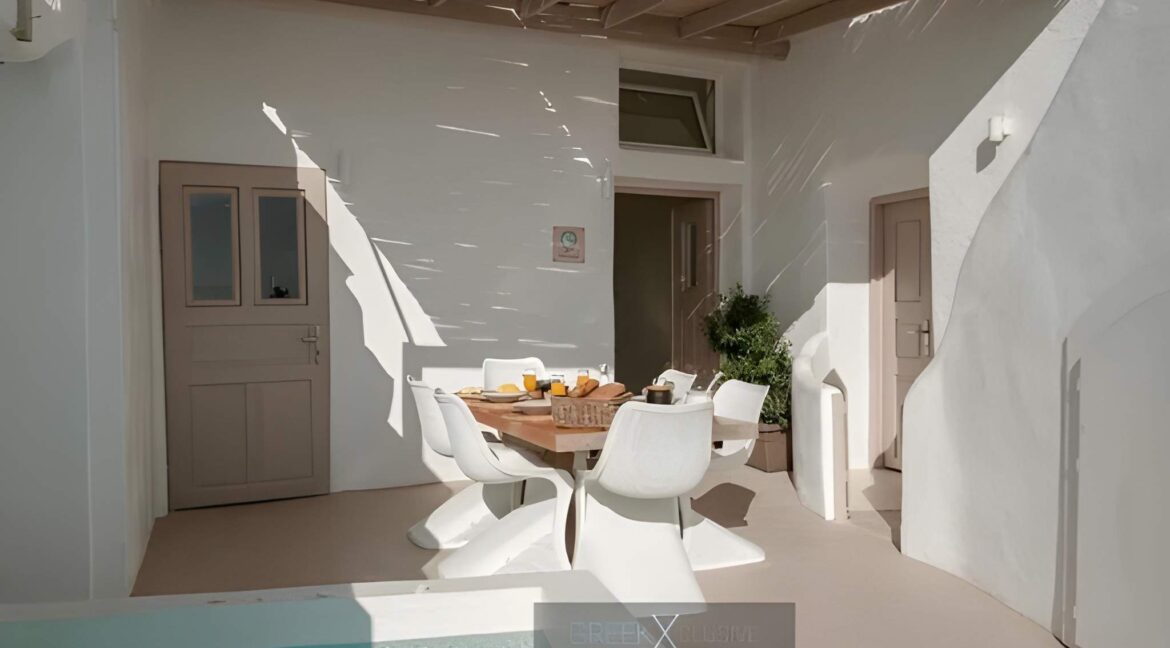 Luxurious Villa for Sale in Santorini, Fira 2