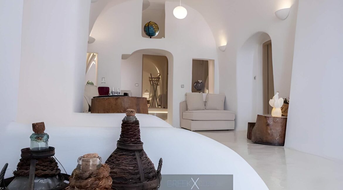 Luxurious Villa for Sale in Santorini, Fira 3