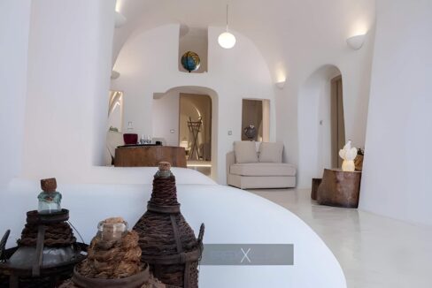 Luxurious Villa for Sale in Santorini, Fira 3