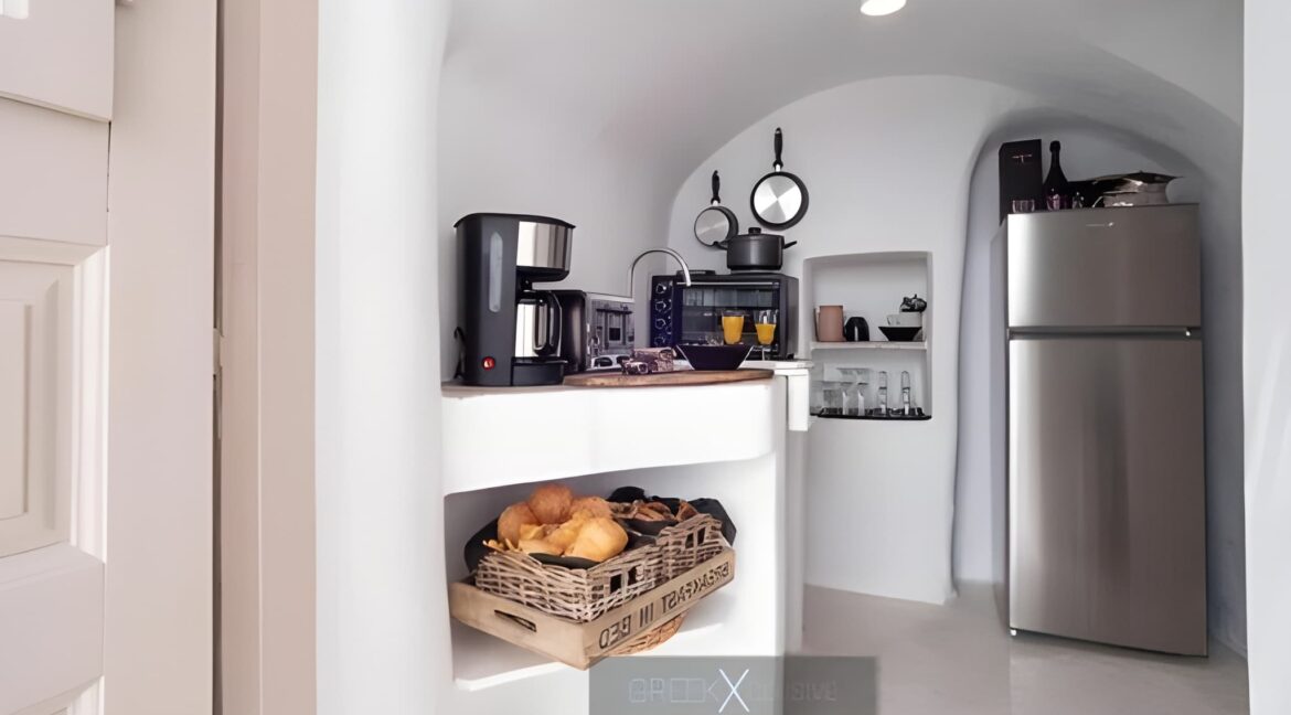 Luxurious Villa for Sale in Santorini, Fira 4