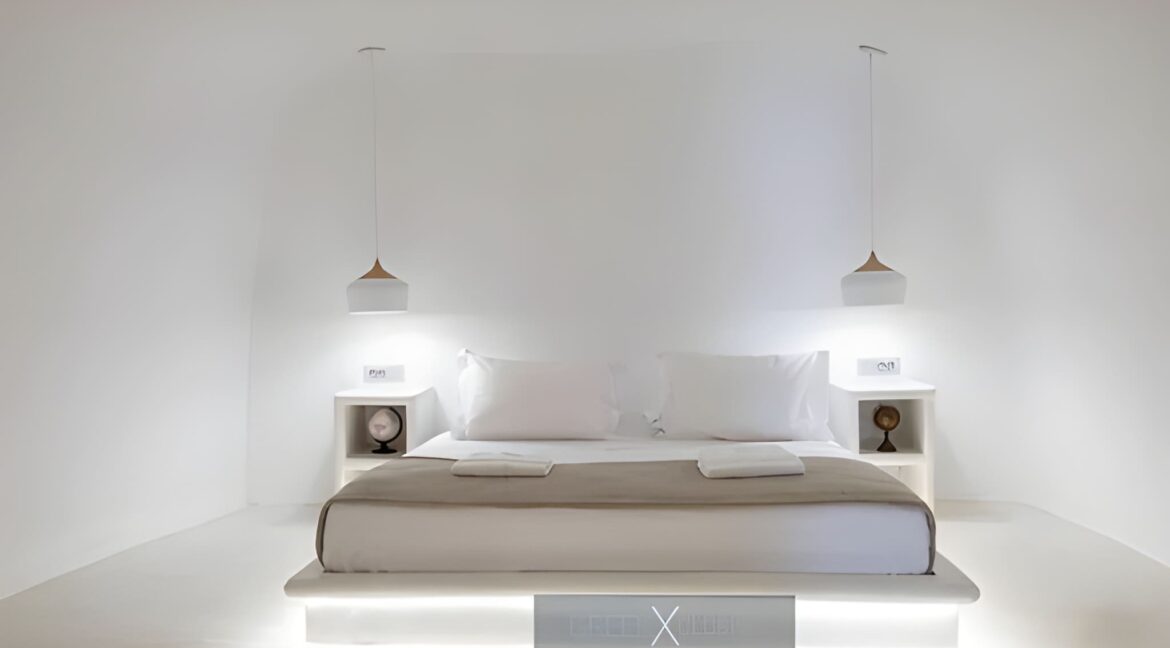 Luxurious Villa for Sale in Santorini, Fira 4