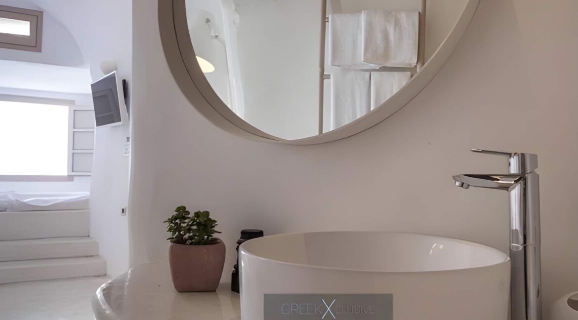 Luxurious Villa for Sale in Santorini, Fira 5