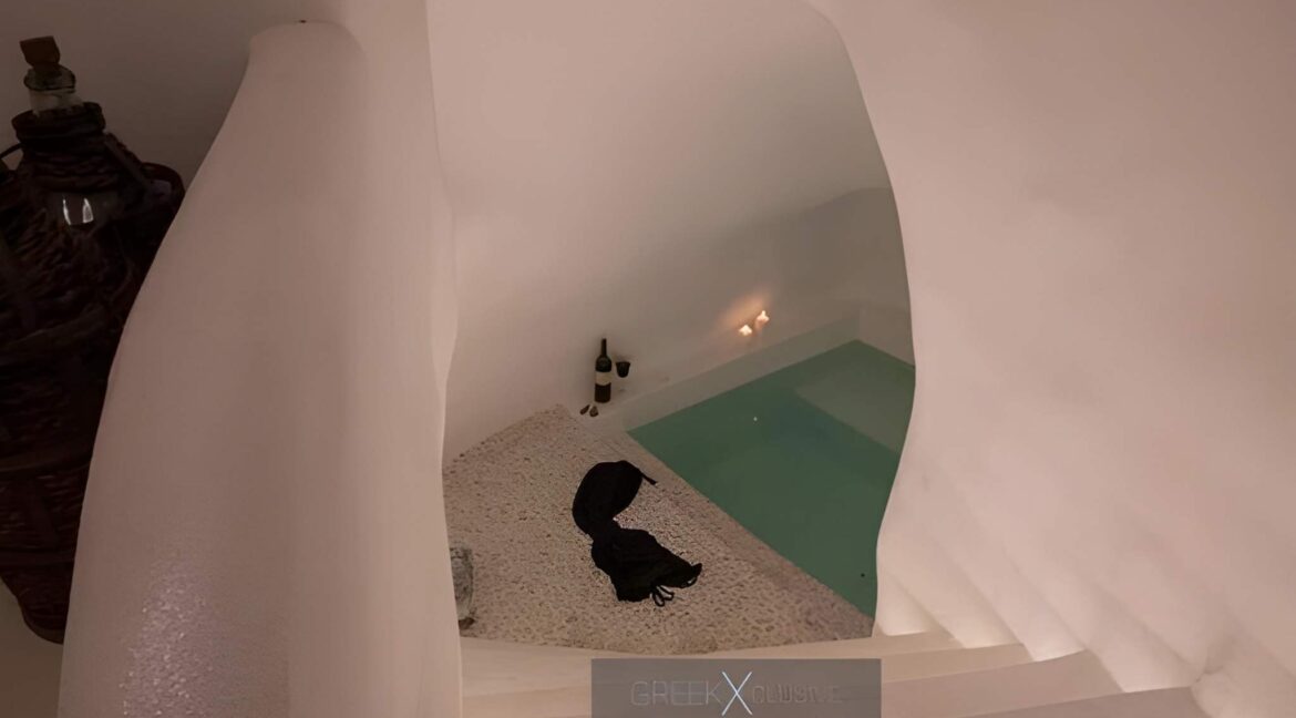 Luxurious Villa for Sale in Santorini, Fira 5
