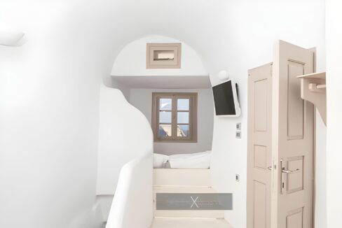 Luxurious Villa for Sale in Santorini, Fira 7