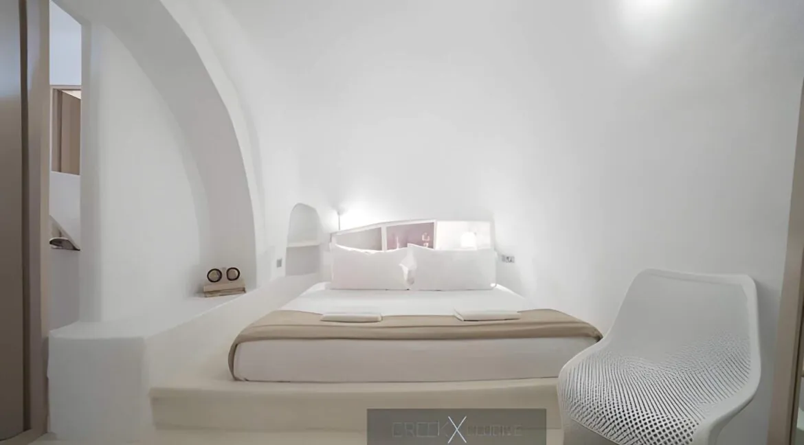 Luxurious Villa for Sale in Santorini, Fira 7