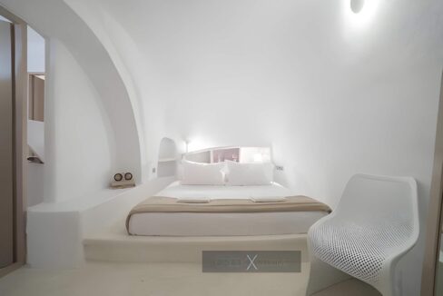 Luxurious Villa for Sale in Santorini, Fira 7