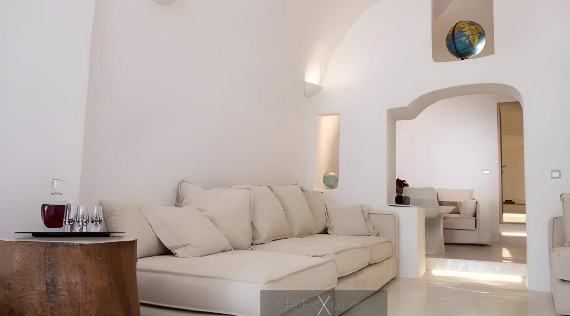 Luxurious Villa for Sale in Santorini, Fira 8