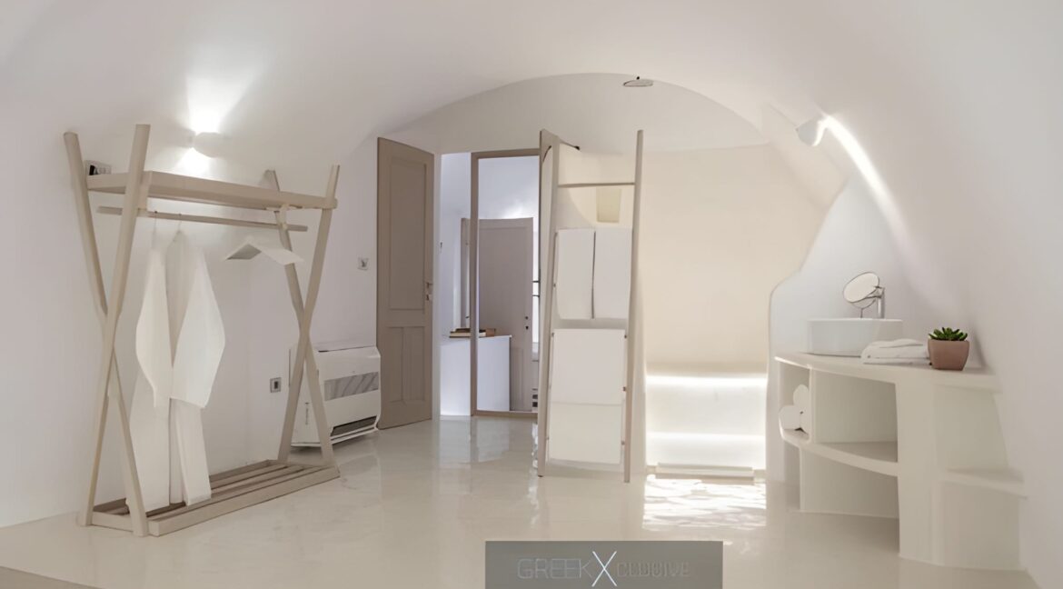 Luxurious Villa for Sale in Santorini, Fira 9