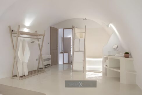 Luxurious Villa for Sale in Santorini, Fira 9