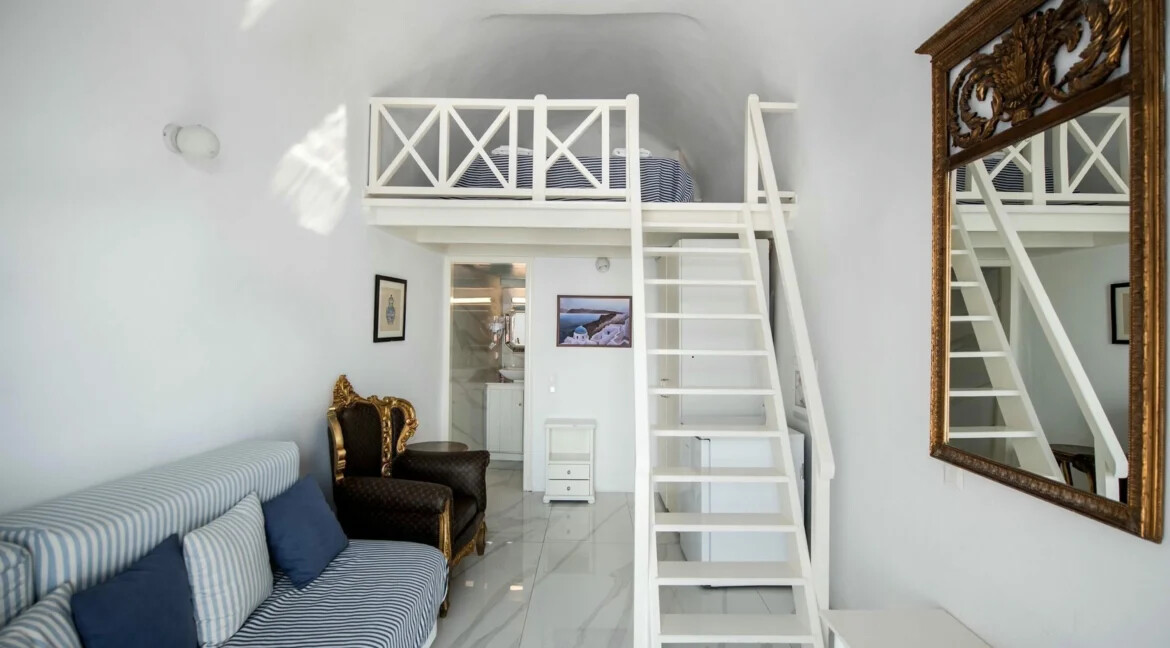 Luxury Villa for Sale with 4 Suites in Imerovigli Santorini 11