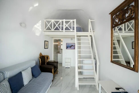 Luxury Villa for Sale with 4 Suites in Imerovigli Santorini 11