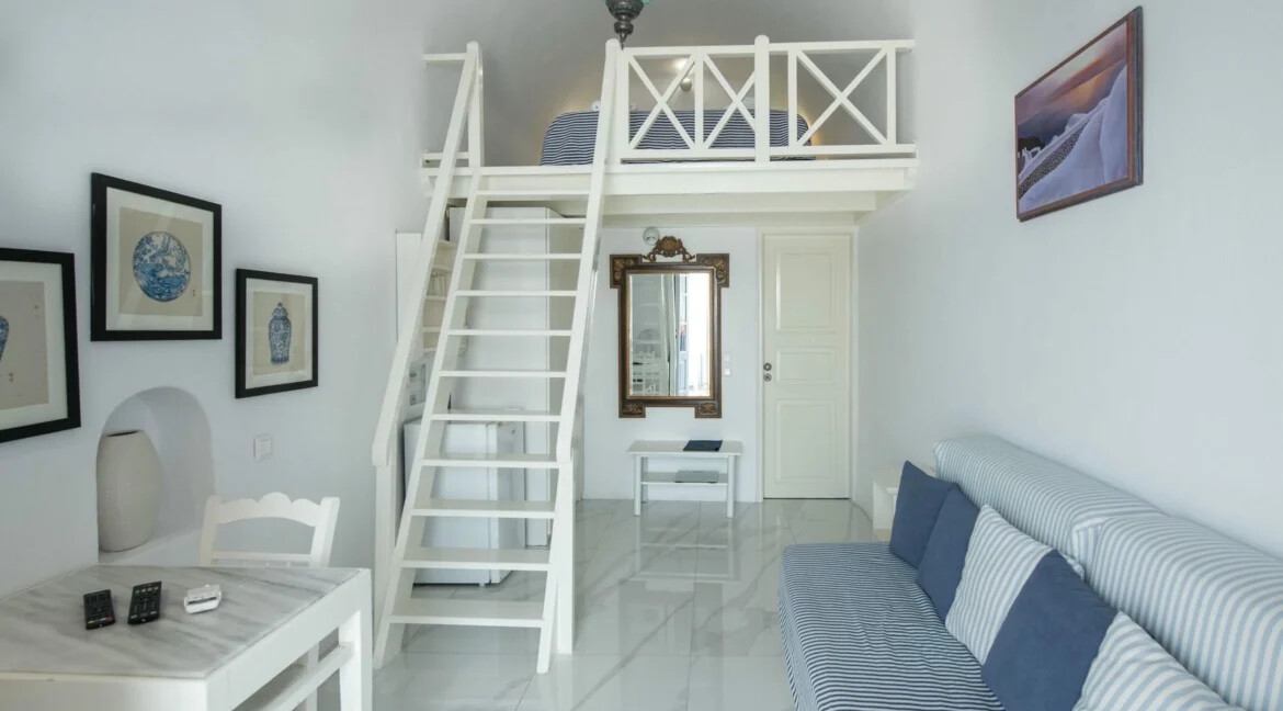 Luxury Villa for Sale with 4 Suites in Imerovigli Santorini 13