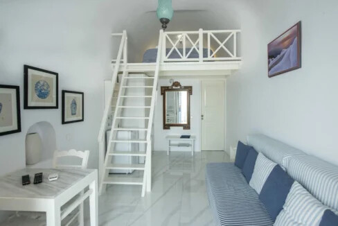 Luxury Villa for Sale with 4 Suites in Imerovigli Santorini 13