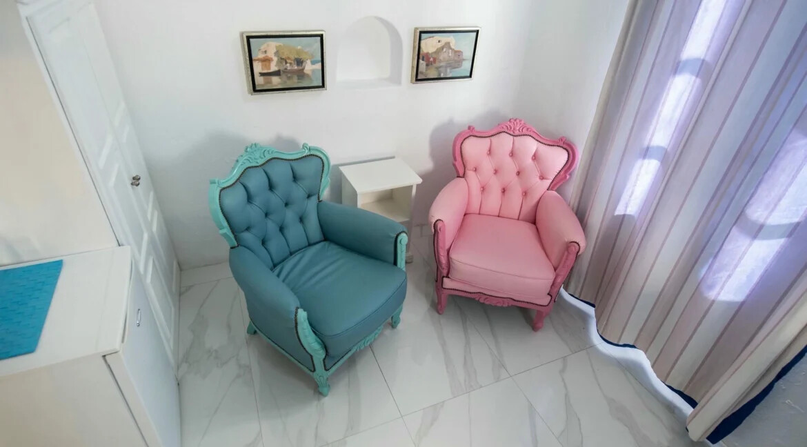 Luxury Villa for Sale with 4 Suites in Imerovigli Santorini 18