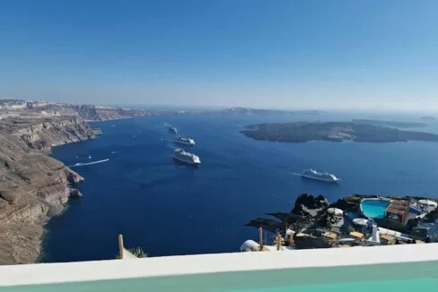 Luxury Villa for Sale with 4 Suites in Imerovigli Santorini