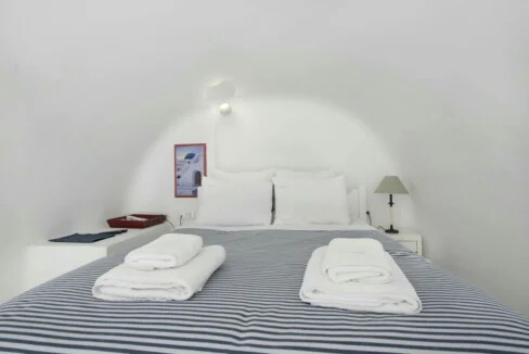 Luxury Villa for Sale with 4 Suites in Imerovigli Santorini 20