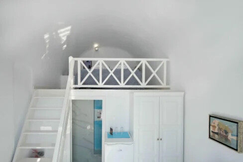 Luxury Villa for Sale with 4 Suites in Imerovigli Santorini 21