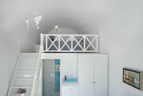 Luxury Villa for Sale with 4 Suites in Imerovigli Santorini 21
