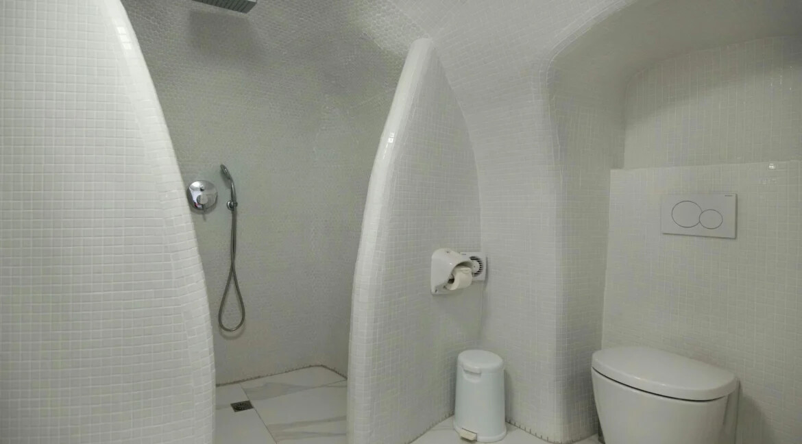 Luxury Villa for Sale with 4 Suites in Imerovigli Santorini 23