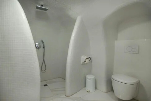 Luxury Villa for Sale with 4 Suites in Imerovigli Santorini 23