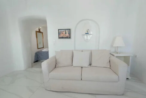 Luxury Villa for Sale with 4 Suites in Imerovigli Santorini 24