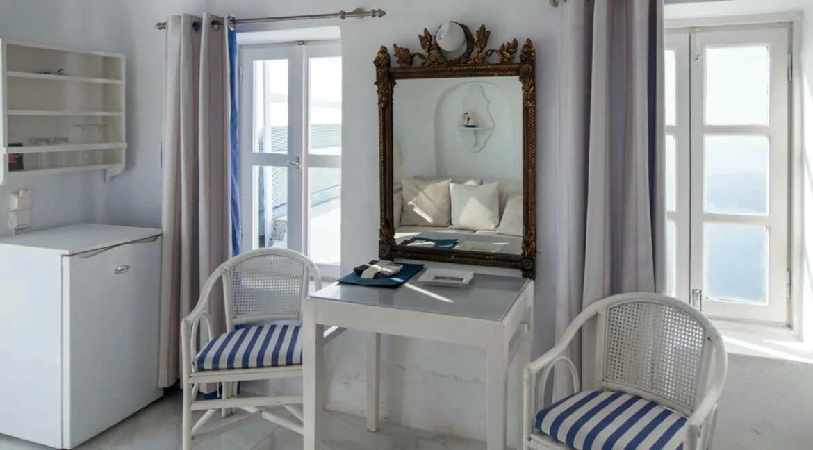 Luxury Villa for Sale with 4 Suites in Imerovigli Santorini 27