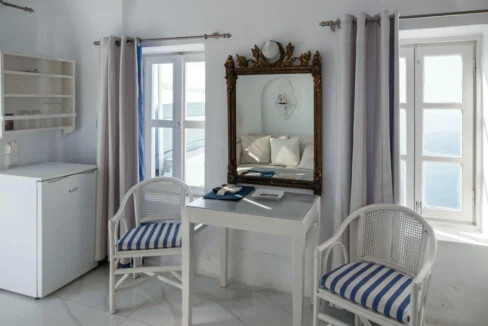 Luxury Villa for Sale with 4 Suites in Imerovigli Santorini 27