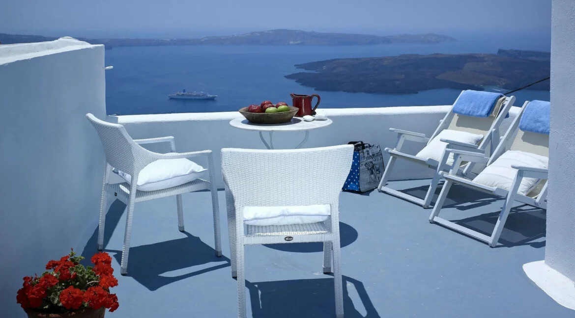 Luxury Villa for Sale with 4 Suites in Imerovigli Santorini 28