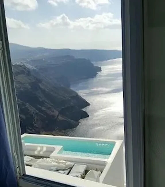 Luxury Villa for Sale with 4 Suites in Imerovigli Santorini 3