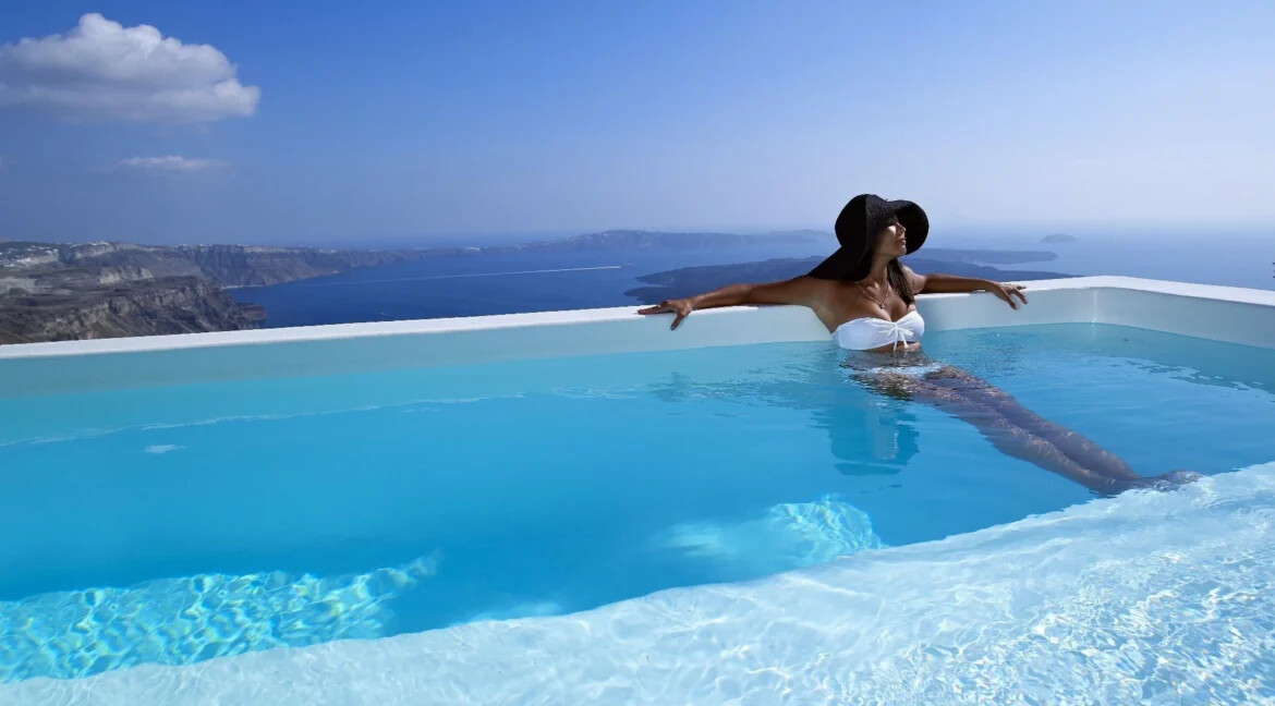 Luxury Villa for Sale with 4 Suites in Imerovigli Santorini 31