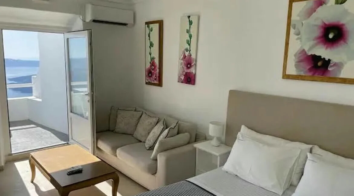 Luxury Villa for Sale with 4 Suites in Imerovigli Santorini 6