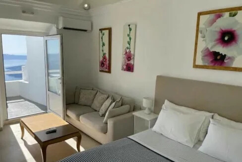 Luxury Villa for Sale with 4 Suites in Imerovigli Santorini 6