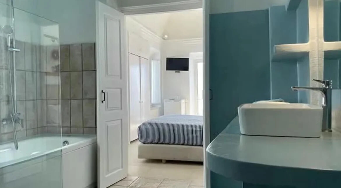 Luxury Villa for Sale with 4 Suites in Imerovigli Santorini 8