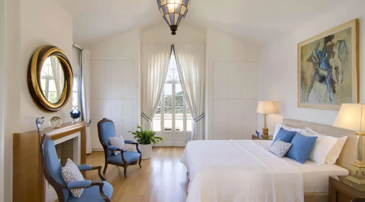 Mansion by the Sea in Elounda Crete for Sale 11