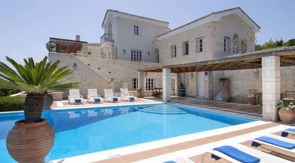 Mansion by the Sea in Elounda Crete for Sale 22